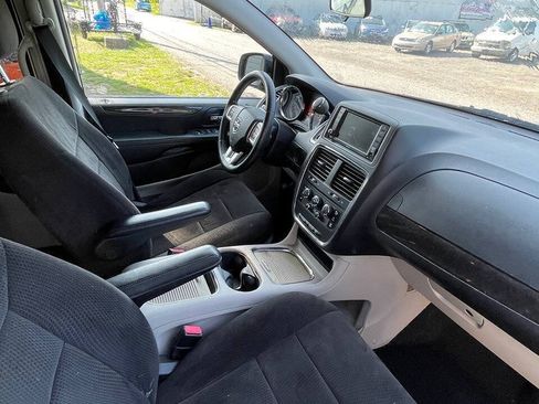 Used 2013 Dodge Grand Caravan SXT w/ Rear Park Assist Pkg FWD image 6