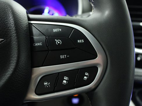 Used 2024 Chrysler Pacifica Limited FWD image 22