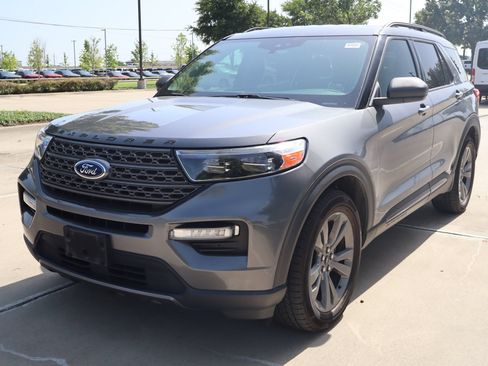 Used 2021 Ford Explorer XLT w/ Equipment Group 202A RWD image 8