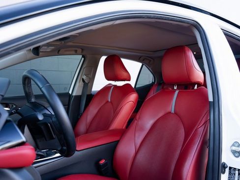 Used 2019 Toyota Camry XSE image 5