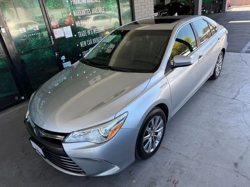 Used 2015 Toyota Camry XLE w/ Moonroof Package FWD image 2