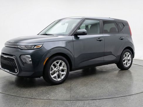 Used 2025 Kia Soul LX w/ LX Technology Package image 3