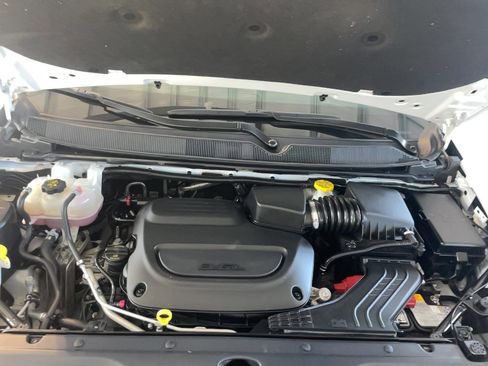 Used 2023 Chrysler Voyager LX image 29