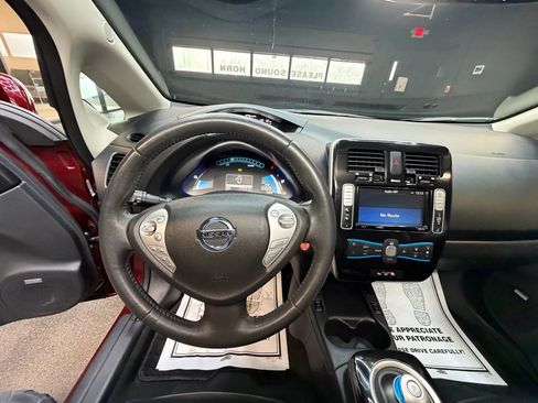 Used 2017 Nissan Leaf SL w/ Premium Package image 16