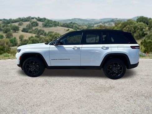 Used 2025 Jeep Grand Cherokee Limited AWD/4WD image 5