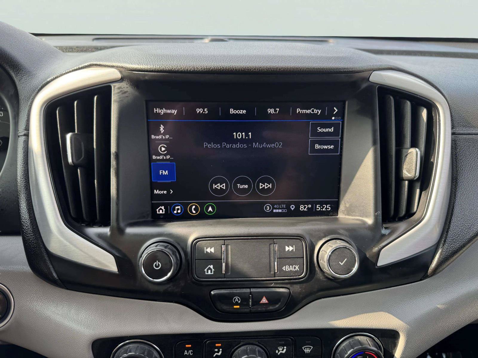 Used 2022 GMC Terrain SLT w/ Infotainment Package II AWD/4WD image 31