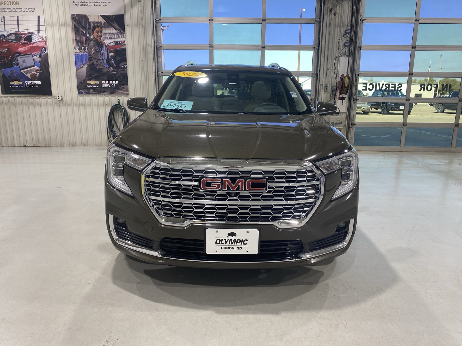 Used 2024 GMC Terrain Denali w/ Denali Premium Package AWD/4WD image 3