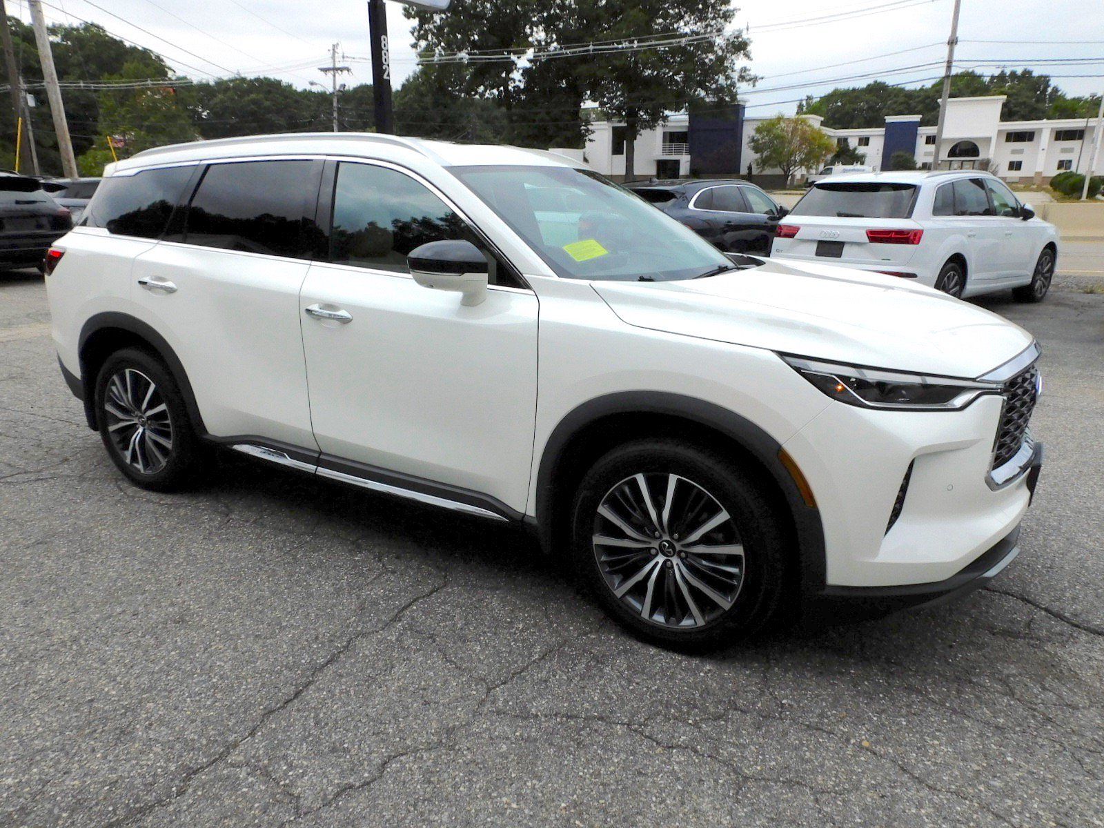 Used 2023 INFINITI QX60 Sensory AWD/4WD image 7