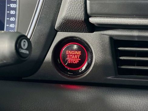 Certified 2025 Honda Pilot Black Edition image 18