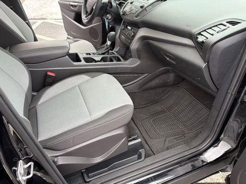 Certified 2017 Ford Escape SE image 32