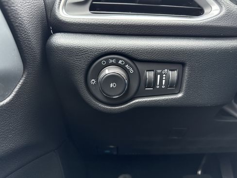 New 2026 Chrysler Pacifica Limited image 33