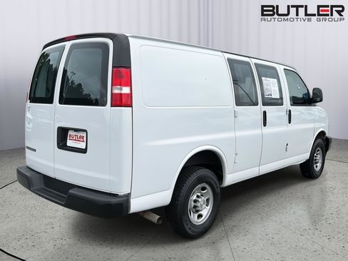 Used 2022 Chevrolet Express 2500 w/ Driver Convenience Package RWD image 6