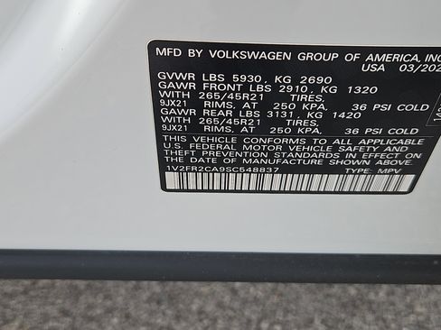 Certified 2025 Volkswagen Atlas SEL Premium R-Line image 8