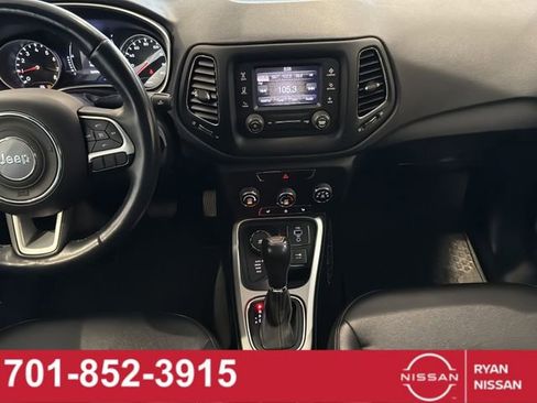 Used 2018 Jeep Compass Latitude w/ Cold Weather Group AWD/4WD image 30