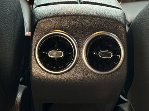 Used 2021 Mercedes-Benz GLB 250 w/ Premium Package image 14