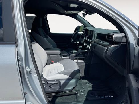 Used 2025 Toyota Tacoma TRD Sport image 15