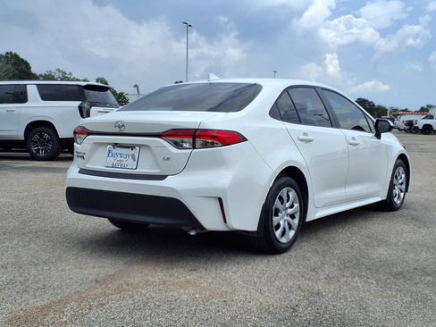 Used 2024 Toyota Corolla LE FWD image 2