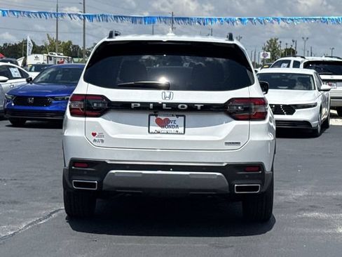 New 2026 Honda Pilot Touring image 7