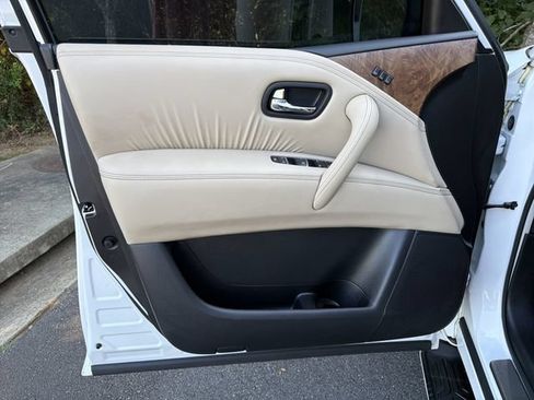 Used 2022 Nissan Armada SL w/ Captain's Chairs Package AWD/4WD image 12