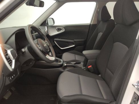 Used 2025 Kia Soul S image 17