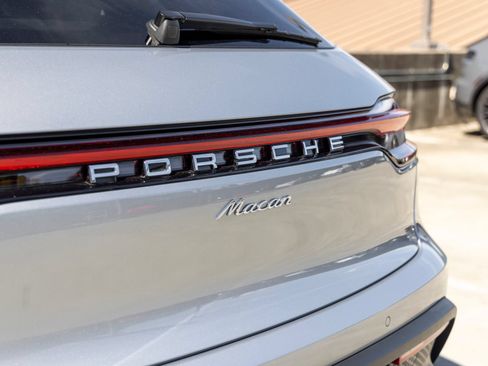 Certified 2026 Porsche Macan AWD/4WD image 23