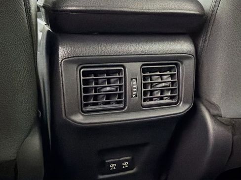 Used 2020 Toyota RAV4 XLE w/ Carpet Mat Package FWD image 23
