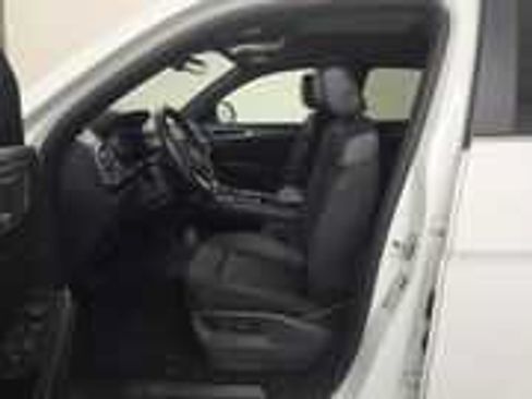 Used 2024 Volkswagen Atlas Cross Sport SE w/ Panoramic Sunroof Package FWD image 7