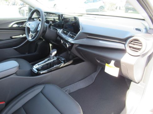 New 2026 Chevrolet Trax ACTIV w/ Driver Confidence Package image 11