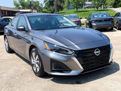 Used 2025 Nissan Altima 2.5 S image 2