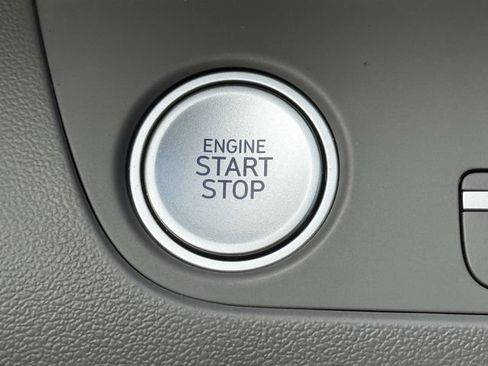 Used 2025 Hyundai Elantra SEL FWD image 21