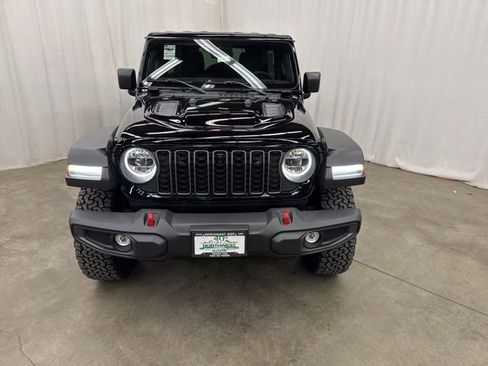 Used 2025 Jeep Wrangler Unlimited Rubicon w/ Technology Group image 2