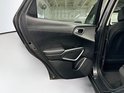 Used 2025 Kia Soul LX w/ LX Technology Package FWD image 26