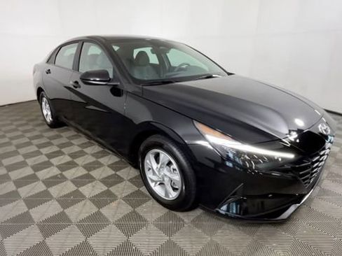 Certified 2023 Hyundai Elantra SE FWD image 13