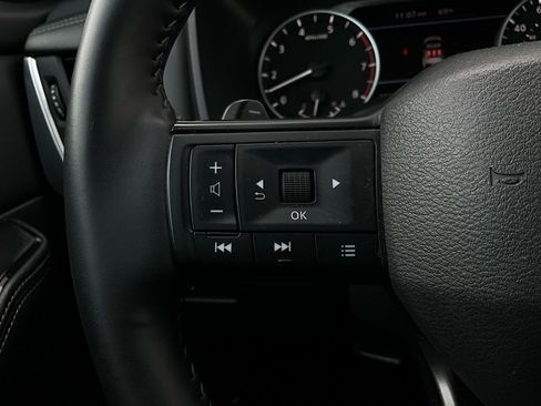 Used 2025 Nissan Rogue SV image 33