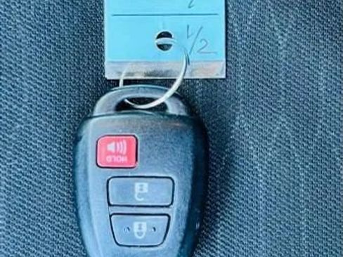 Used 2018 Toyota Tacoma SR5 AWD/4WD image 29