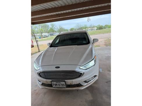 Used 2017 Ford Fusion SE w/ Fusion SE Technology Package FWD image 1