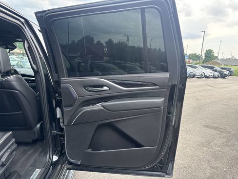 Used 2023 Cadillac Escalade ESV Sport AWD/4WD image 17
