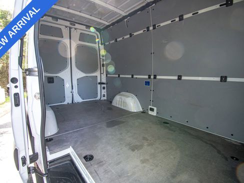 Used 2025 Mercedes-Benz Sprinter 2500 image 8