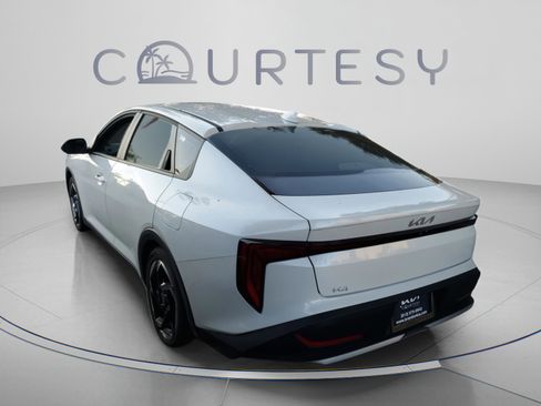 New 2025 Kia K4 EX FWD image 4