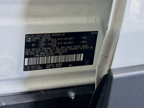 Used 2020 Toyota RAV4 XLE w/ Carpet Mat Package FWD image 40