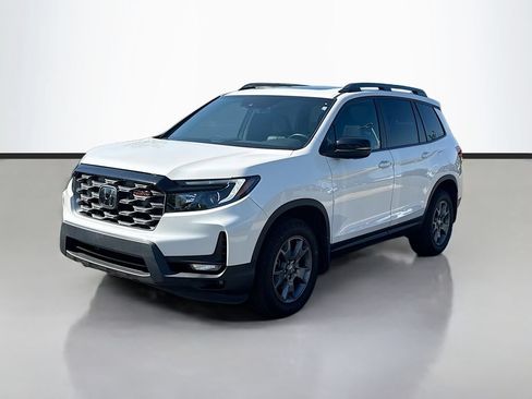 Used 2024 Honda Passport TrailSport image 3