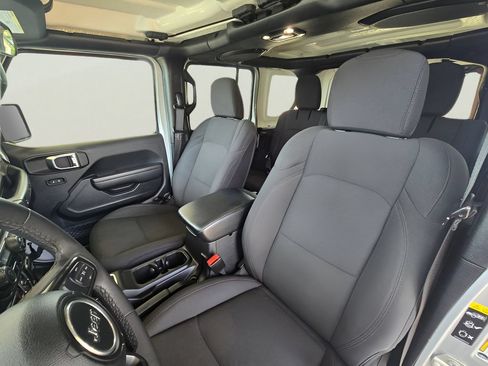 Used 2023 Jeep Wrangler Unlimited AWD/4WD image 34