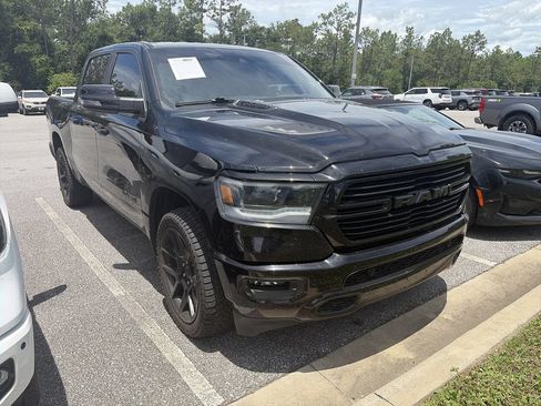 Used 2023 RAM 1500 Laramie AWD/4WD image 2
