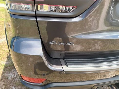 Used 2017 Jeep Grand Cherokee Trailhawk AWD/4WD image 7