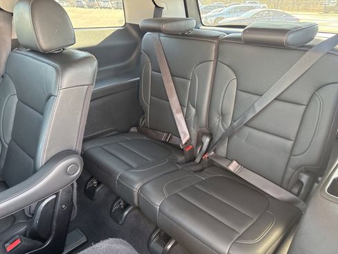 Used 2023 GMC Acadia SLT image 29