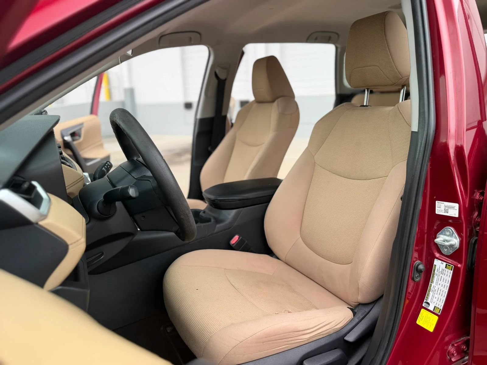 Used 2019 Toyota RAV4 LE FWD image 17