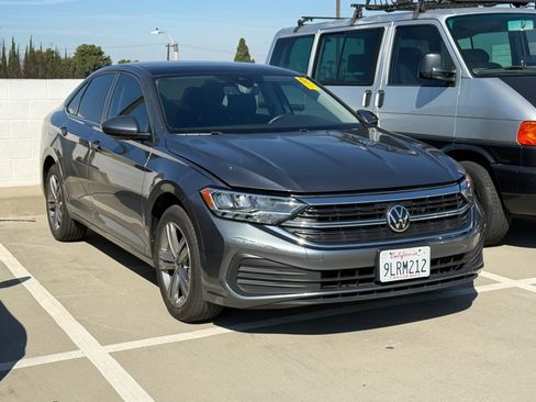Used 2024 Volkswagen Jetta SE w/ Panoramic Sunroof Package image 1