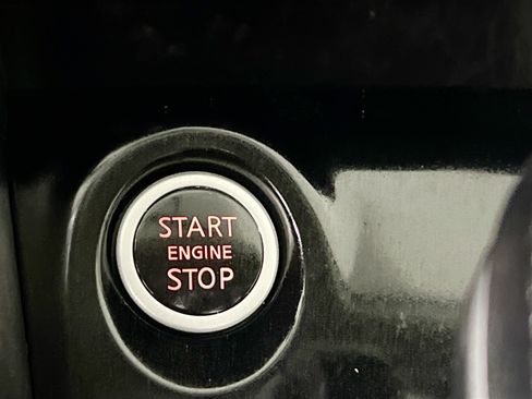 Used 2018 Nissan Kicks SV image 24