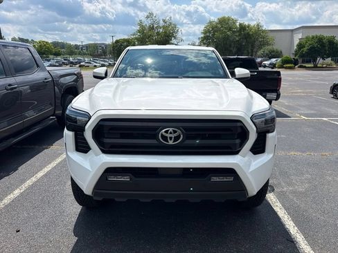 Used 2024 Toyota Tacoma SR5 AWD/4WD image 7