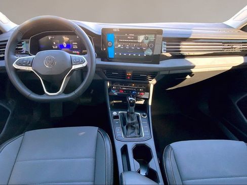 Used 2026 Volkswagen Jetta SE FWD image 5